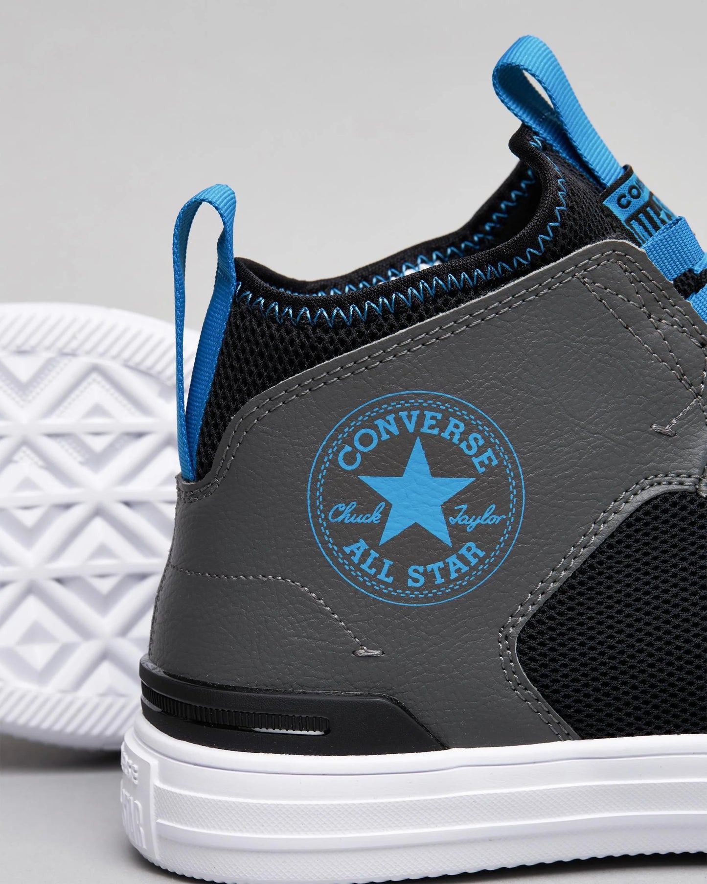 CONVERSE Chuck Taylor Ultra Mens Mid Shoe - Black/Cyber Grey/Dial Up Blue