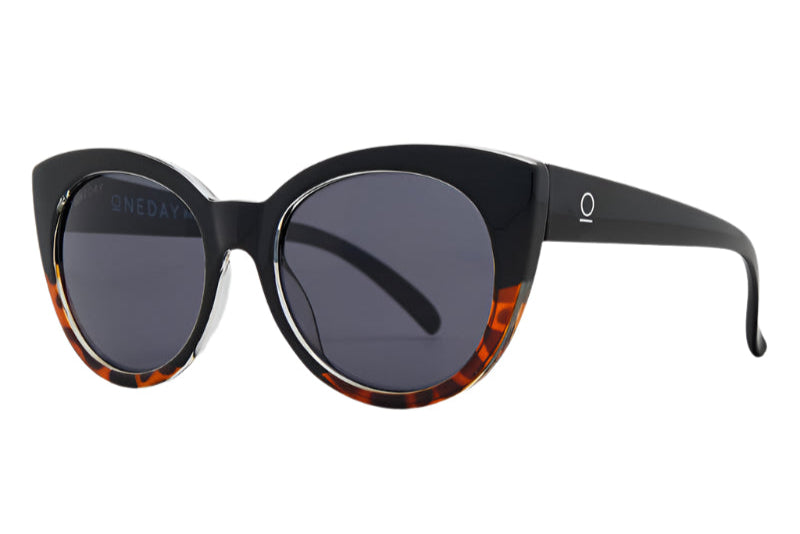 ONEDAY Boss B*tch Sunglasses - Black/Tort/Smoke