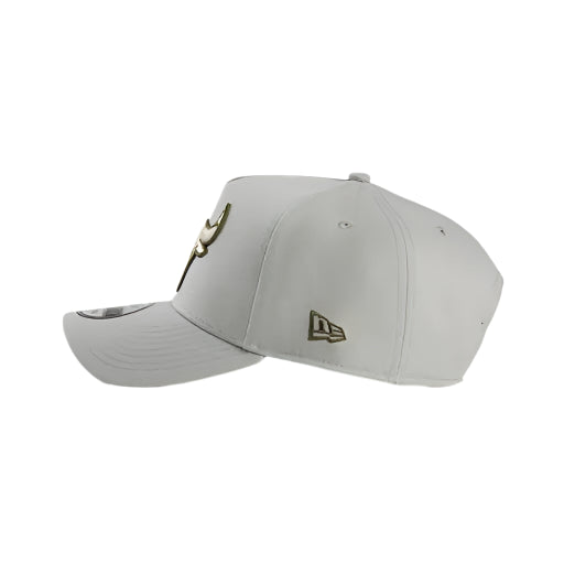 NEW ERA Chicago Bulls 9FORTY A-Frame Snapback Cap - Silver/ New Olive Satin