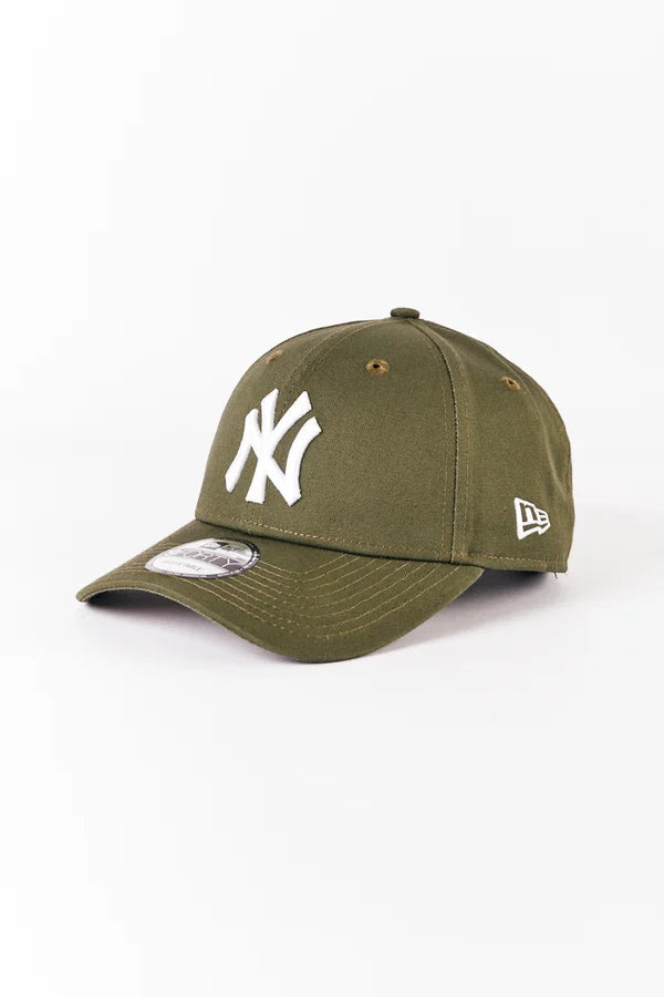 NEW ERA New York Yankees 9FORTY Strapback Cap - Olive/Team