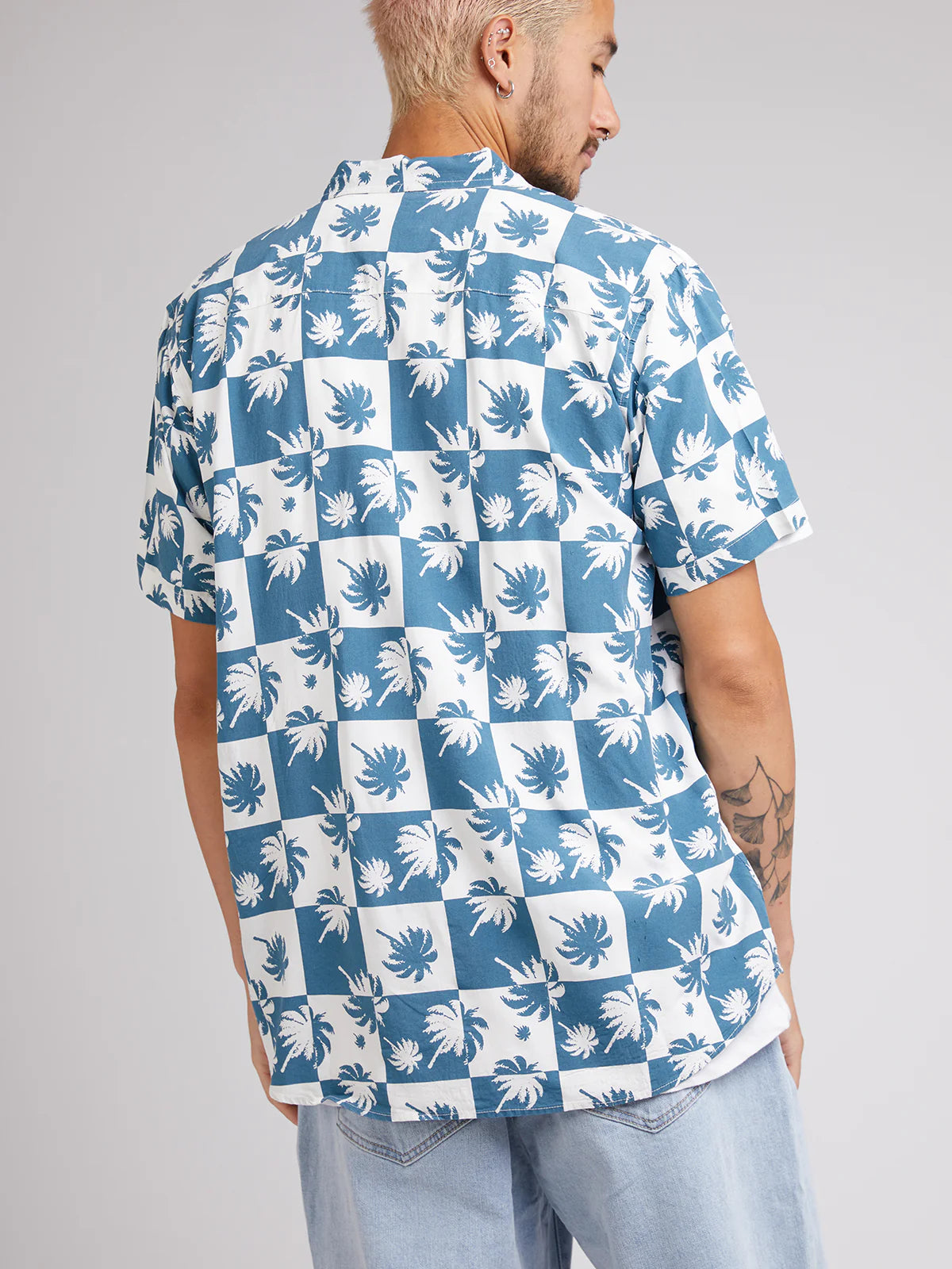 SILENT THEORY Palm Check Mens S/S Shirt - Ocean Blue