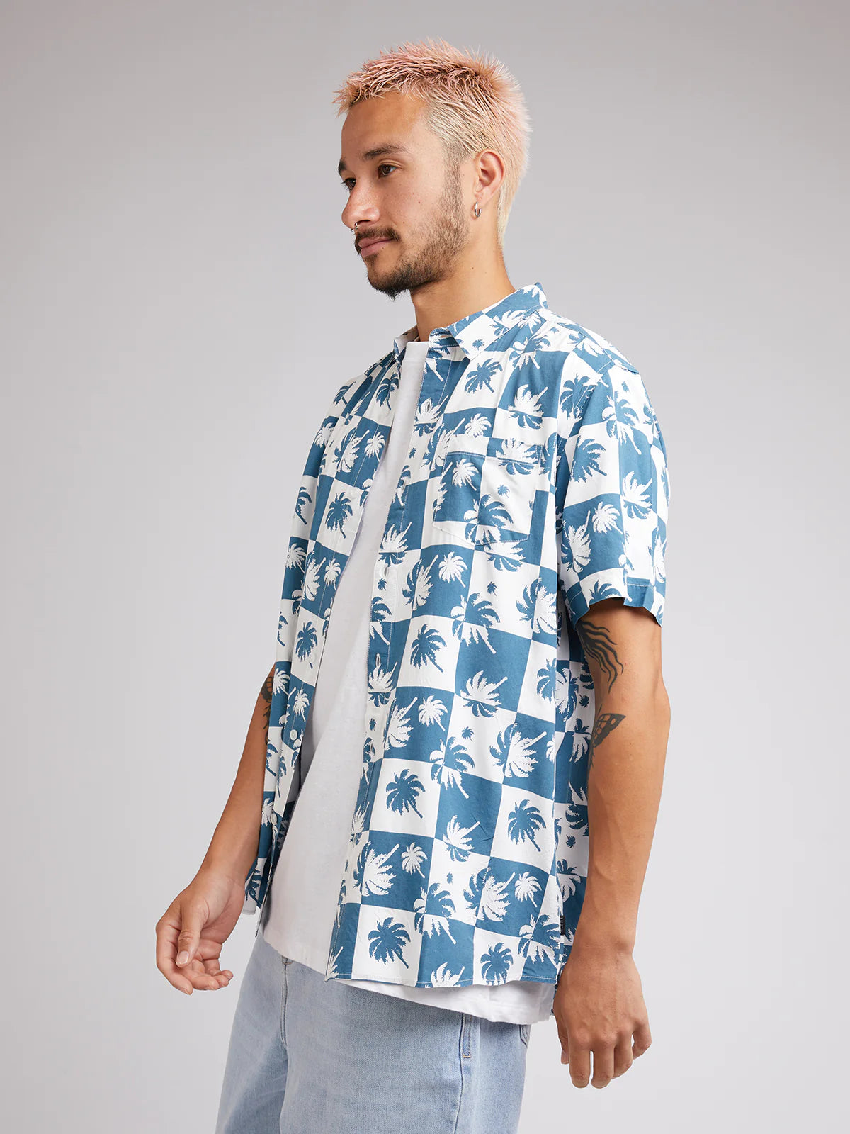 SILENT THEORY Palm Check Mens S/S Shirt - Ocean Blue