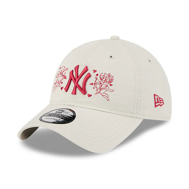 NEW ERA New York Yankees Valentines 9TWENTY Strapback Cap - Stone/Scarlet