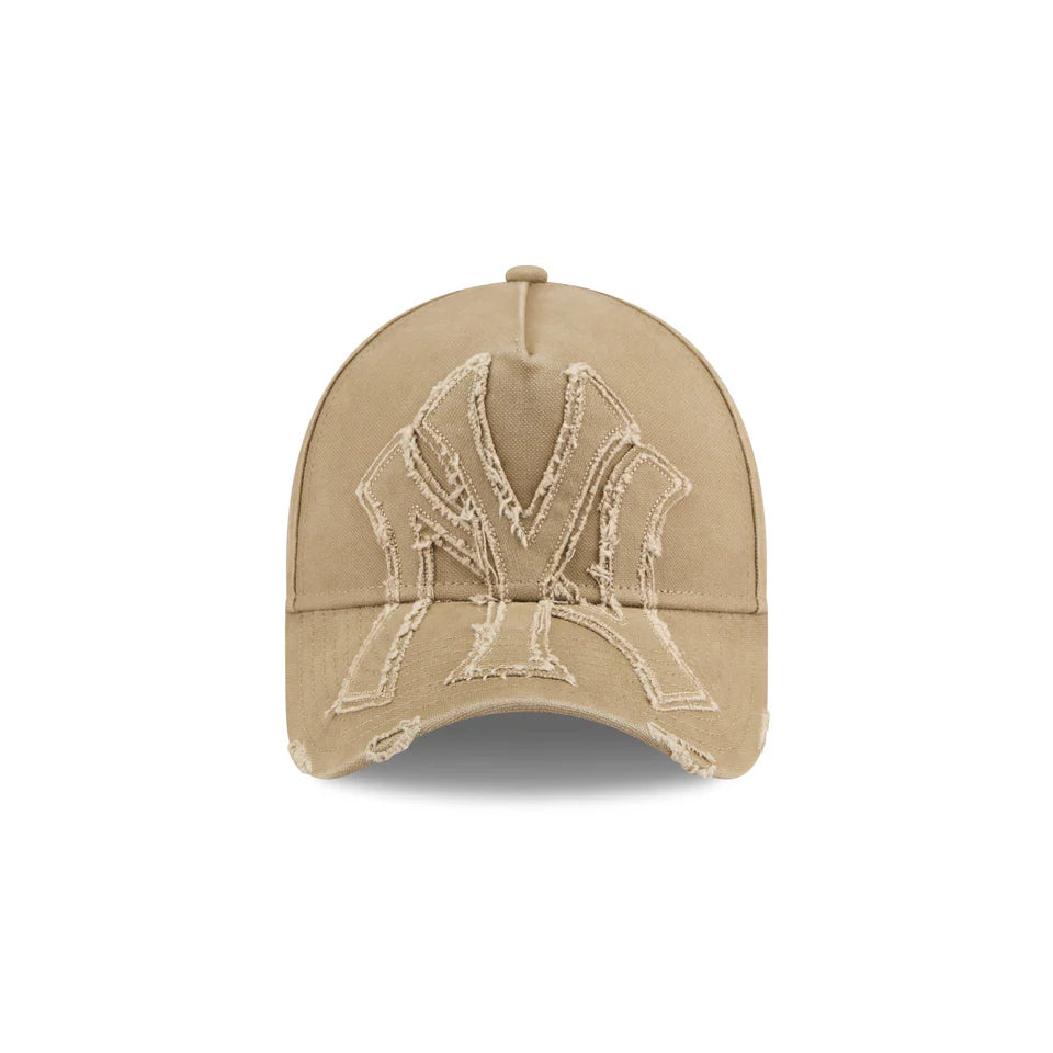 NEW ERA New York Yankees Applique Distress 9FORTY A-Frame Snapback Cap - Khaki/Khaki UV