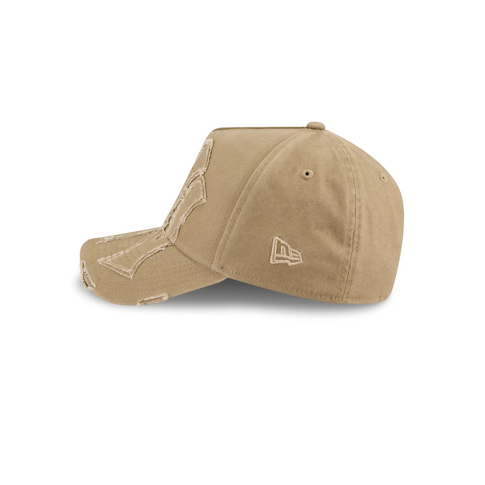 NEW ERA New York Yankees Applique Distress 9FORTY A-Frame Snapback Cap - Khaki/Khaki UV