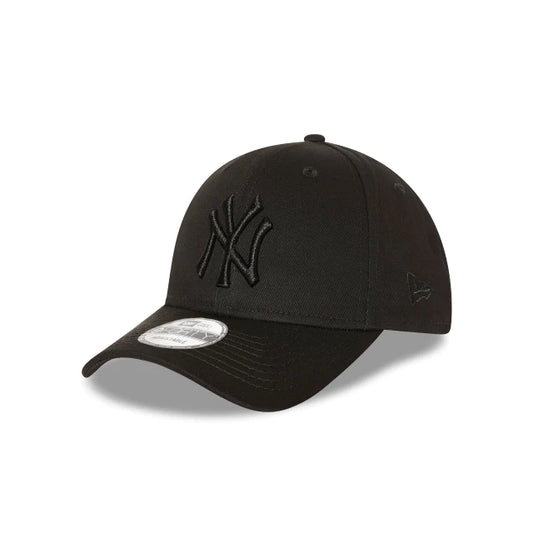 NEW ERA New York Yankees 9FORTY Strapback Cap - Black/Black