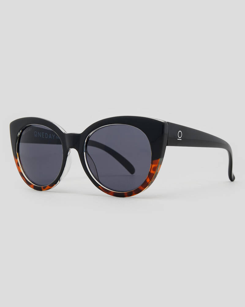 ONEDAY Boss B*tch Sunglasses - Black/Tort/Smoke