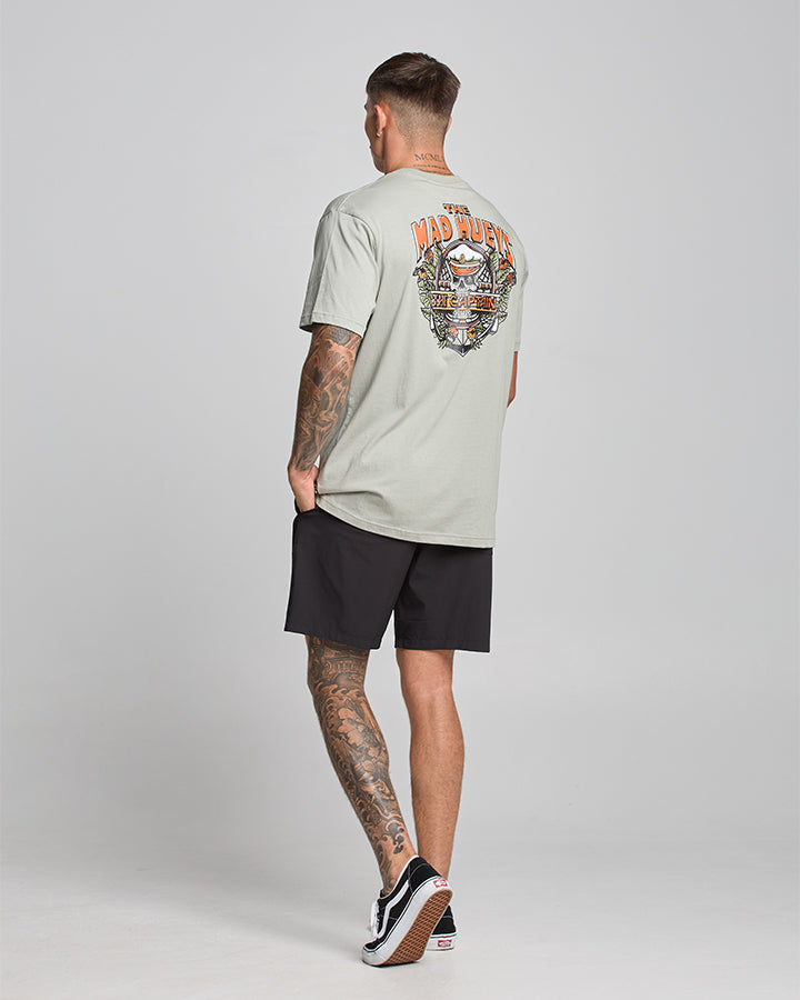 THE MAD HUEYS The Island Captain Mens Tee - Faded Dust