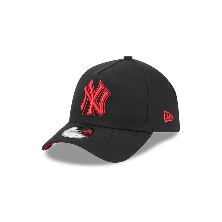 NEW ERA New York Yankees 9FORTY A-Frame Snapback Cap - Black/Scarlet